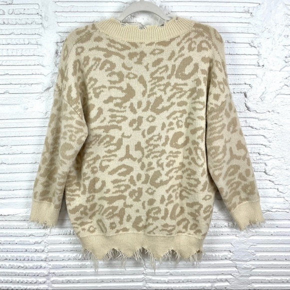 Main Strip Distressed V-Neck Pullover Sweater Cream/Tan Leopard Print Raw Hem M - Picture 4 of 10